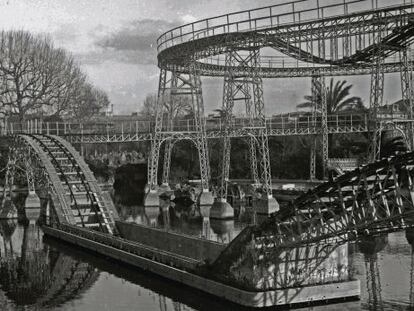 Imagen de principios de siglo pasado del Saturno Park de la Ciutadella.