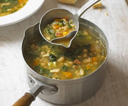 Las verduras de temporada son las protagonistas de esta sopa italiana.