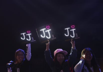 Fans de Johnny Depp durante la promoción de la nueva película de actor "Transcendence", en Pekín (China).