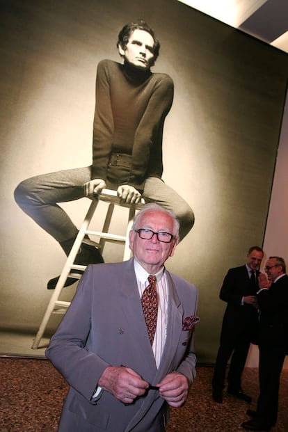 Pierre Cardin naci&oacute; el 2 de julio de 1922 en la regi&oacute;n de V&eacute;neto, en Italia. El creador del vestido burbuja, de los trajes de cuello Mao de los Beatles y de parte de la est&eacute;tica sesentera acaba de cumplir 90 a&ntilde;os y a&uacute;n sigue activo.