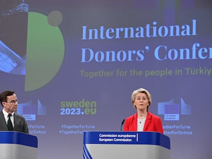 La presidenta de la Comisión Europea, Ursula von der Leyen, y el primer ministro sueco, Ulf Kristersson, este lunes en Bruselas.
