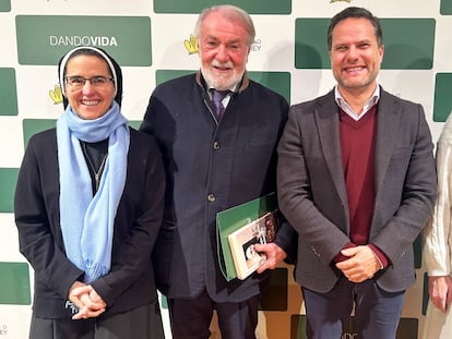 La conferencia de Mayor Oreja, en el colegio Cristo Rey, este lunes, en una imagen de las redes sociales del centro.