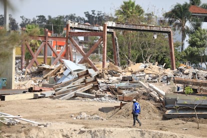 Demolición de la Ciudad de las Artes, un complejo cultural en el centro de Tepic.