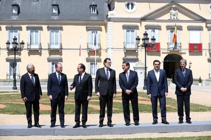 De izquierda a derecha: Antonio Costa (Portugal), Joseph Muscat (Malta), François Hollande (Francia), Mariano Rajoy (España), Nicos Anastasiadis (Chipre), Alexis Tsipras (Grecia) y Paolo Gentiloni (Italia).