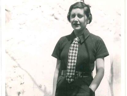 La periodista Josefina Carabias, de vacaciones en su pueblo, Arenas de San Pedro, en 1934. / ARCHIVO FAMILIAR