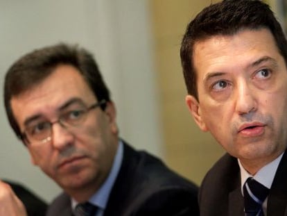 Javier Pérez Cardete (izquierda), director territorial Este del BBVA, y Rafael Doménech, economista jefe de Economías Desarrolladas.