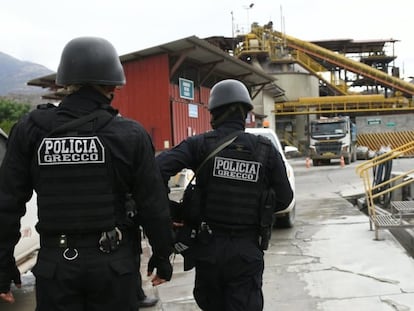 Elementos del Grupo Especial contra el Crimen Organizado (Grecco) en la mina Poderosa en Pataz, Perú.