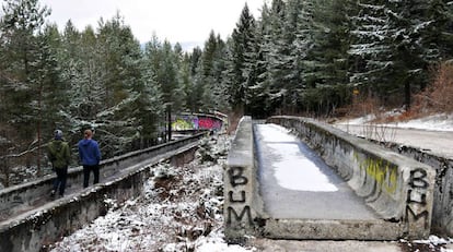 L’icònic tub per al ‘bobsleigh, malmès per les bombes.