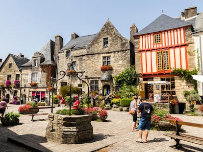 Una de las calles Rochefort-en-Terre, considerado como uno de los pueblos más bonitos de Francia.