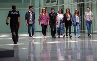 Alumnos en prácticas en la sede central de la Ertzaintza en Erandio (Bizkaia).