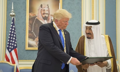 El presidente de EE UU, Donald Trump, junto al rey Salmán de Arabia Saudí.