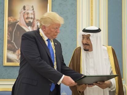 El presidente de EE UU, Donald Trump, junto al rey Salmán de Arabia Saudí.