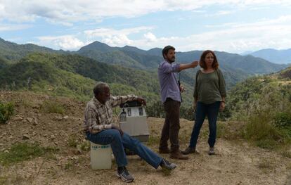 Diego Luna dirige a los actores Danny Glover y Maya Rudolph.