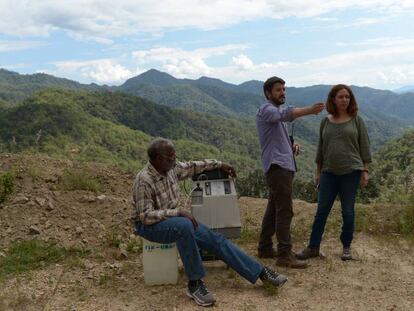 Diego Luna dirige a los actores Danny Glover y Maya Rudolph.