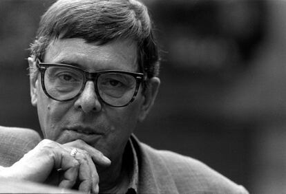 José Ángel Valente, retratado en 1997.