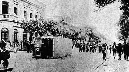 Bonde tombado pelos manifestantes da Revolta da Vacina.