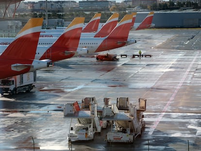 Aviones de Iberia junto a la Terminal 4 de Madrid Barajas.