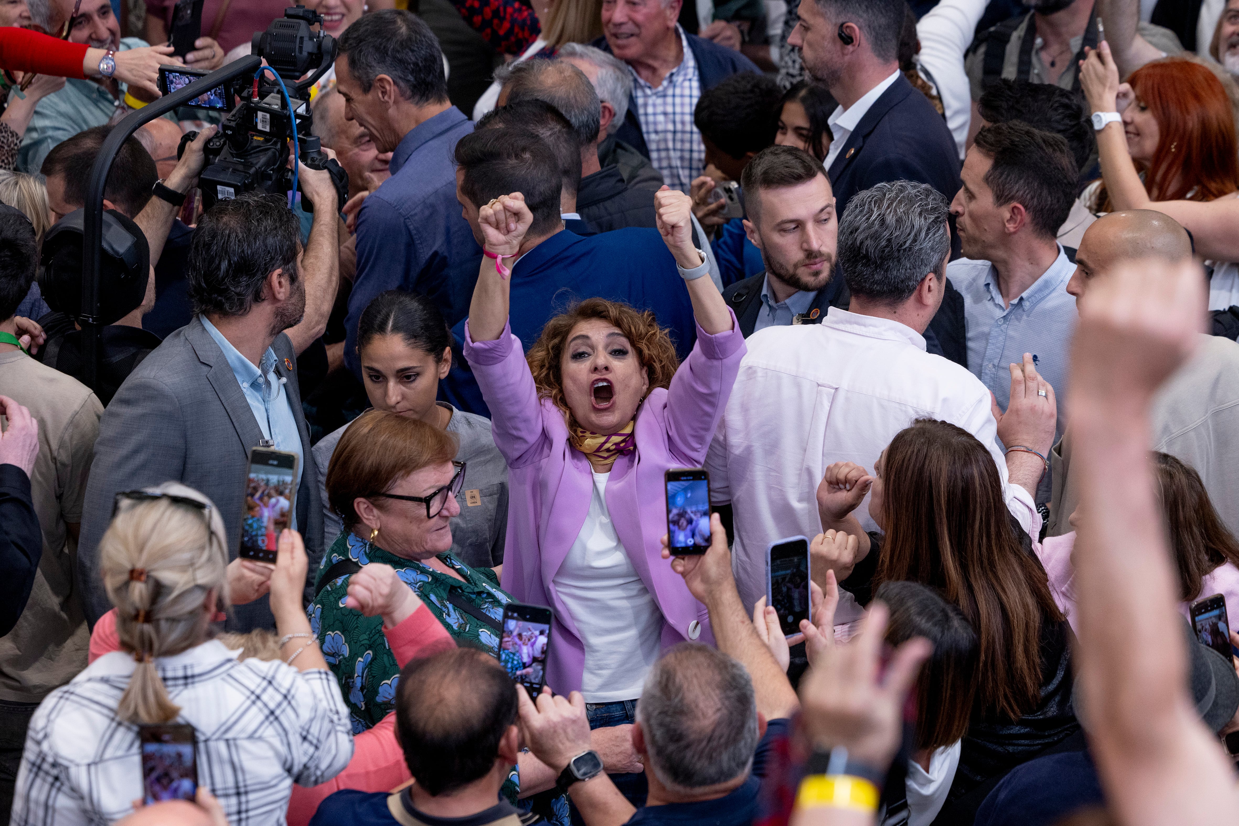 La candidata a la presidencia de la Junta de Andalucía por el PSOE, María Jesús Montero, antes del mitin.