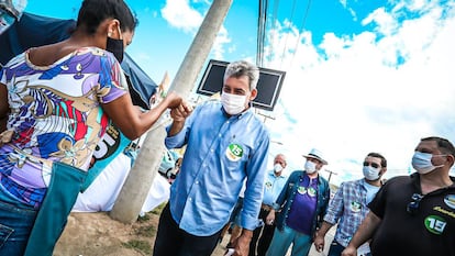 O candidato do MDB, Sebastião Melo, durante a campanha em Porto Alegre