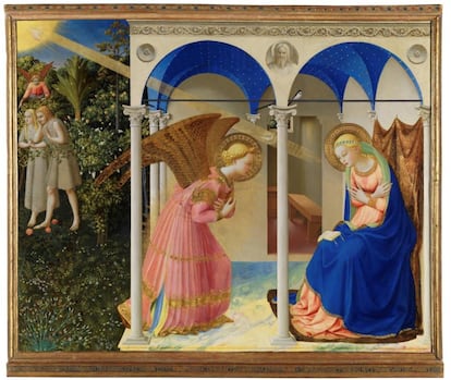 Una joven higuera ('Ficus carica') formando sus frutos se adivina entre las columnas de 'La Anunciación' de Fra Angelico. |