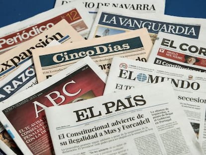 Ejemplares de diarios espa&ntilde;oles en sus ediciones de este jueves.