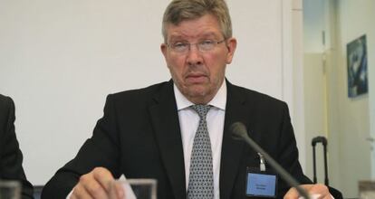 El jefe de la escudería Mercedes, Ross Brawn, el jueves antes de comparecer ante el Tribunal Internacional de la FIA.
