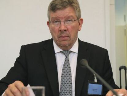 El jefe de la escudería Mercedes, Ross Brawn, el jueves antes de comparecer ante el Tribunal Internacional de la FIA.