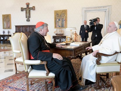 El cardenal Pell, durante su audiencia con el Papa la semana pasada, meses después de haber sido absuelto por delitos de pederastia en Australia.