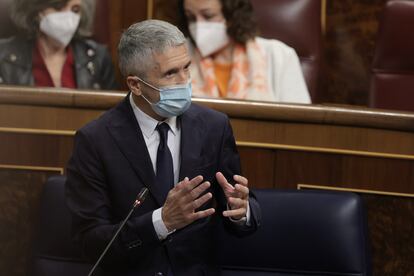 El ministro del Interior, Fernando Grande-Marlaska, interviene en la sesión de control al Gobierno en el Congreso, este 13 de octubre.