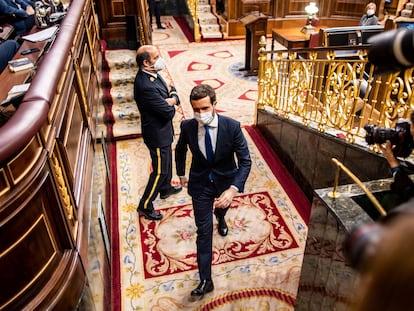 El líder del PP, Pablo Casado, abandona el Congreso el pasado miércoles.