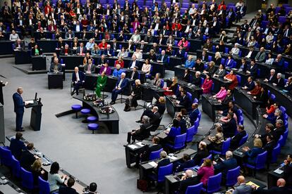 El rey Carlos III se dirige a los diputados del Bundestag el jueves en Berlín.
