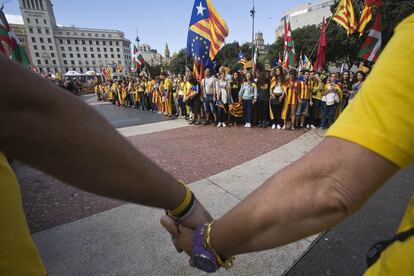 La cadena humana por la independencia en la plazade Cataluña.