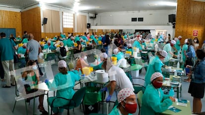 (02-09-20). Interior del Instituto de la Paloma donde se están realizando las pruebas a los progesores. No se firma