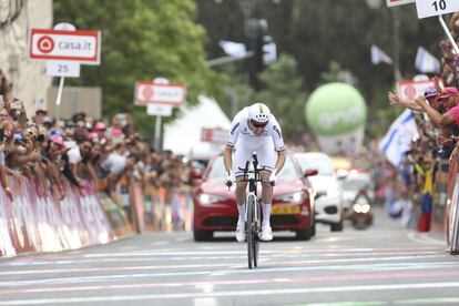 El holandés Tom Dumoulin en acción durante las contrarreloj en la inauguración del Giro de Italia, el 4 de mayo de 2018, en Jerusalén.