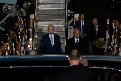 El presidente de México recibe a su homólogo estadounidense, Joe Biden, en el Aeropuerto Internacional Felipe Ángeles (AIFA), el 8 de enero.