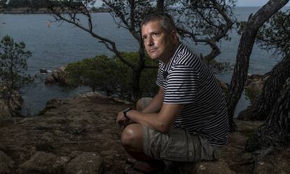 L'escriptor Santiago Roncagliolo, en un indret del camí de Ronda.