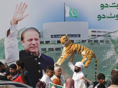 Simpatizantes del ex primer ministroNawaz Sharif en Lahore (Pakistán), este viernes.