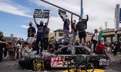 Manifestantes en Los Ángeles el 30 de mayo de 2020.