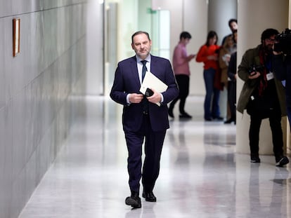 José Luis Ábalos, en el Congreso, antes de la comparecencia de este martes.