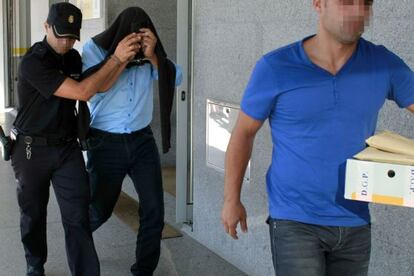 El acusado llegando a las dependencias judiciales