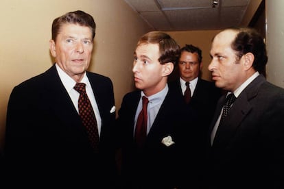 Roger Stone junto a Ronald Reagan en 1980