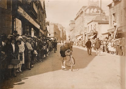 Cepeda, en la salida de Dinan. Tour de 1931, que abandonó enfermo.