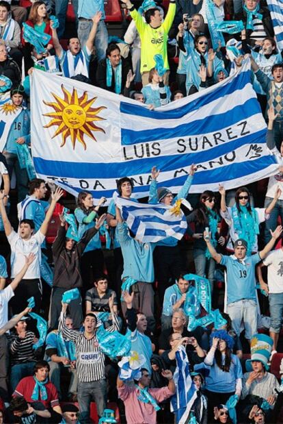 La afición uruguaya, durante el encuentro ante Argentina.