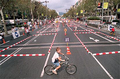 El circuito de bicicletas del paseo de Gràcia no se vio perjudicado por las lluvias.