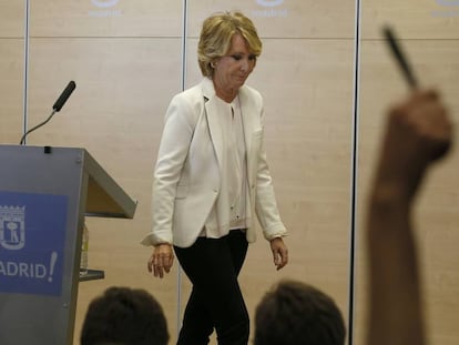 Aguirre durante la rueda de prensa de abril de 2017 en la que anunció su dimisión como concejal de Madrid.