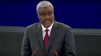 Moussa Faki Mahamat durante un discurso en el Parlamento Europeo.