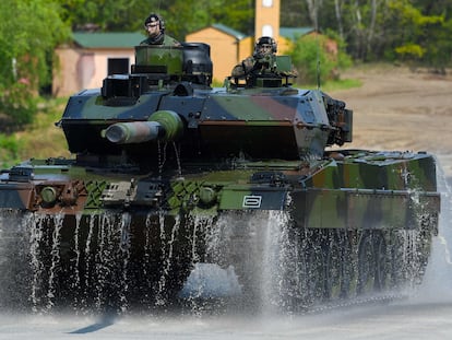 Un tanque alemán Leopard 2 A7 durante unas prácticas de la OTAN en 2019.