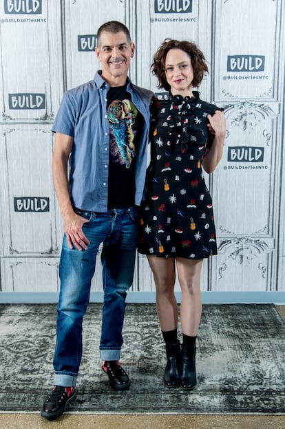 Don Mancini, creador de la saga 'Muñeco diabólico', y la actriz Fiona Dourif en 2017. 