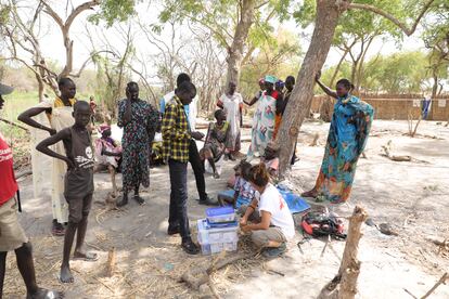 Un equipo de MSF en una comunidad del Alto Nilo.