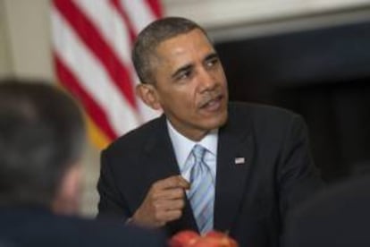 El presidente estadounidense Barack Obama (d) durante la reunión de la Asociación Nacional de Gobernadores (NGA) celebrada en Washington. EFE/Archivo